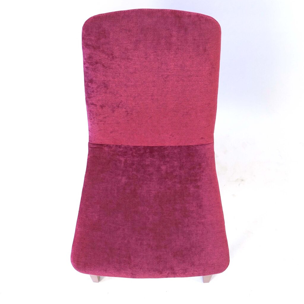 Rosa Musterstuhl-Holzhesetll-Raumausstattung Schwarzmeier-O Rosa Musterstuhl-Holzhesetll-Raumausstattung Schwarzmeier-O